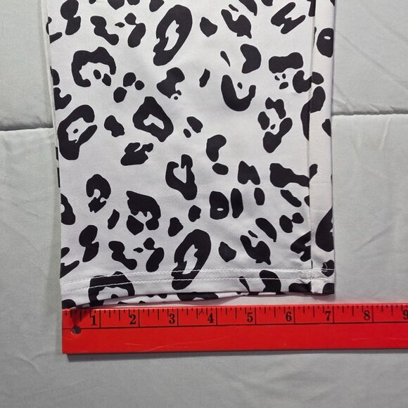 Jumpsuit Womens Medium Snow Leopard Print Pockets Soft Lightweight Lounge NEW - Picture 10 of 11